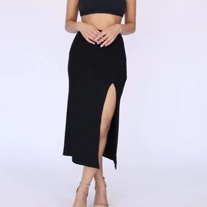 NWT Mes Amies Midi Skirt Ribbed with Slit Black Size Medium